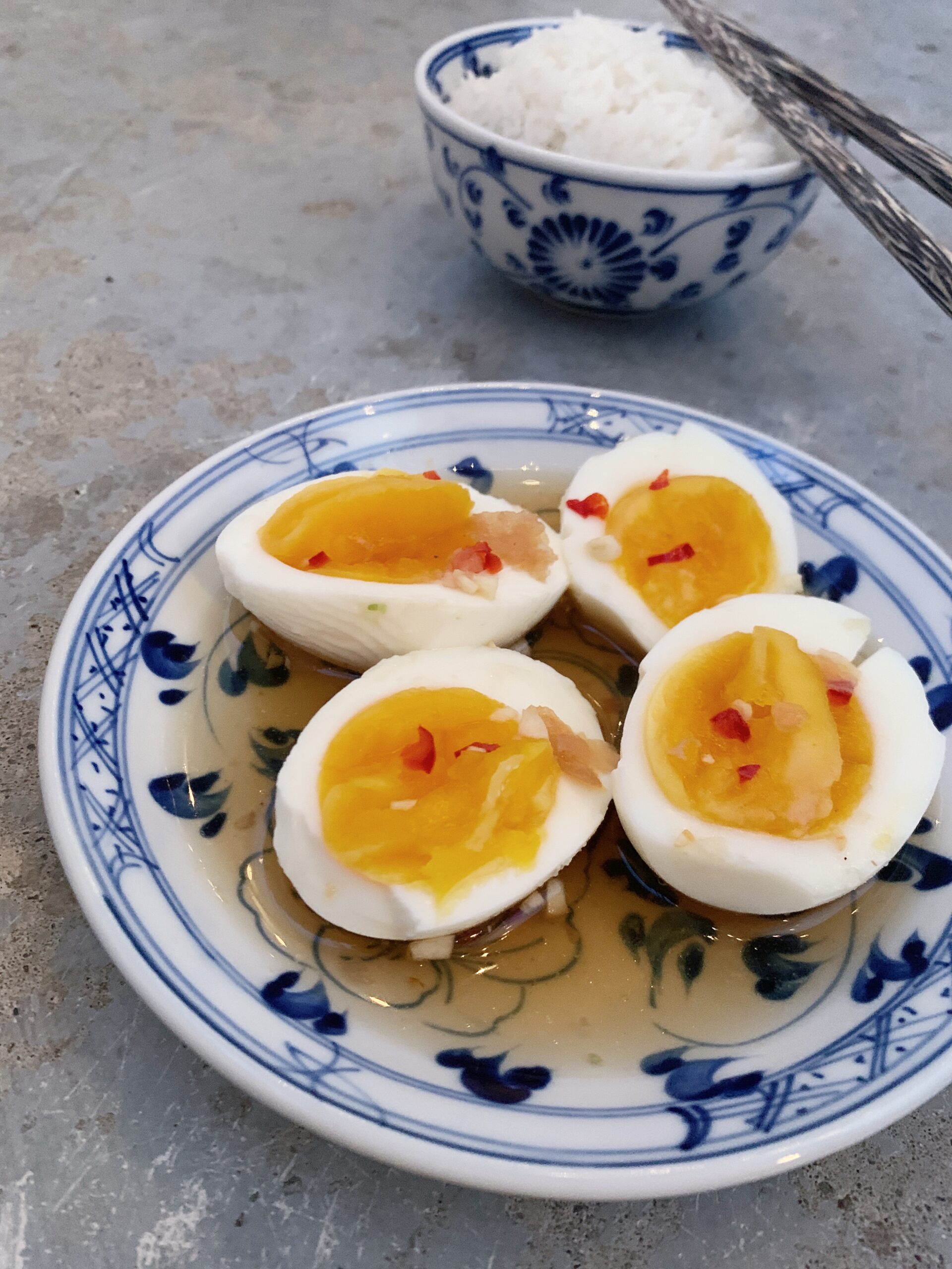 Kogte Æg med Fiskesauce (Trứng Dầm Nước Mắm)