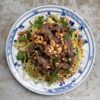 Mangosalat med oksekød