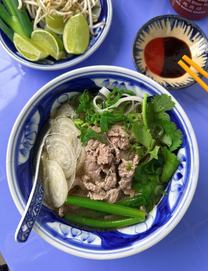 Phở med Oksekød – Autentisk Vietnamesisk Nudelsuppe
