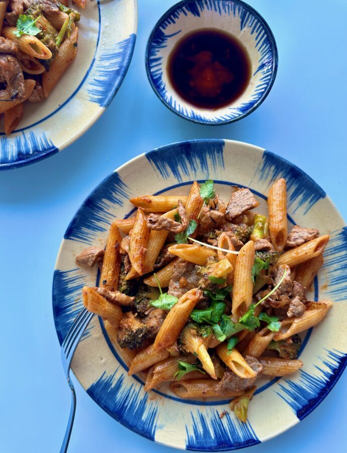 Fars Vietnamesiske Pasta med Oksekød (Nui Xào Bò)