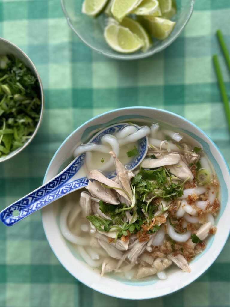 Banh canh udon nudelsuppe